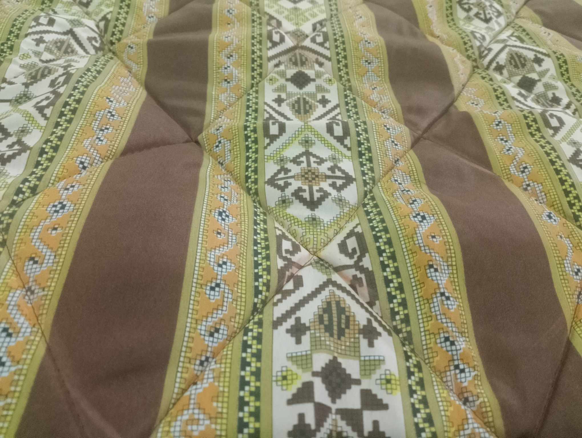 Gallery Image 2 of BED SHEETS (King size)